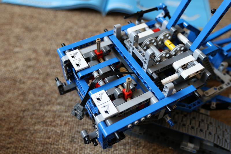 Illustration for article titled Lego Technic Crawler Crane: The Oppo Review